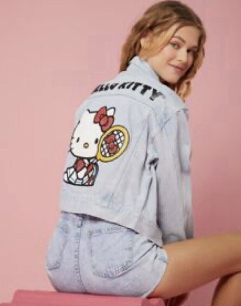 Hello Kitty Tennis Light Wash Denim Button Up Long Sleeve Jean Jacket Size S 4